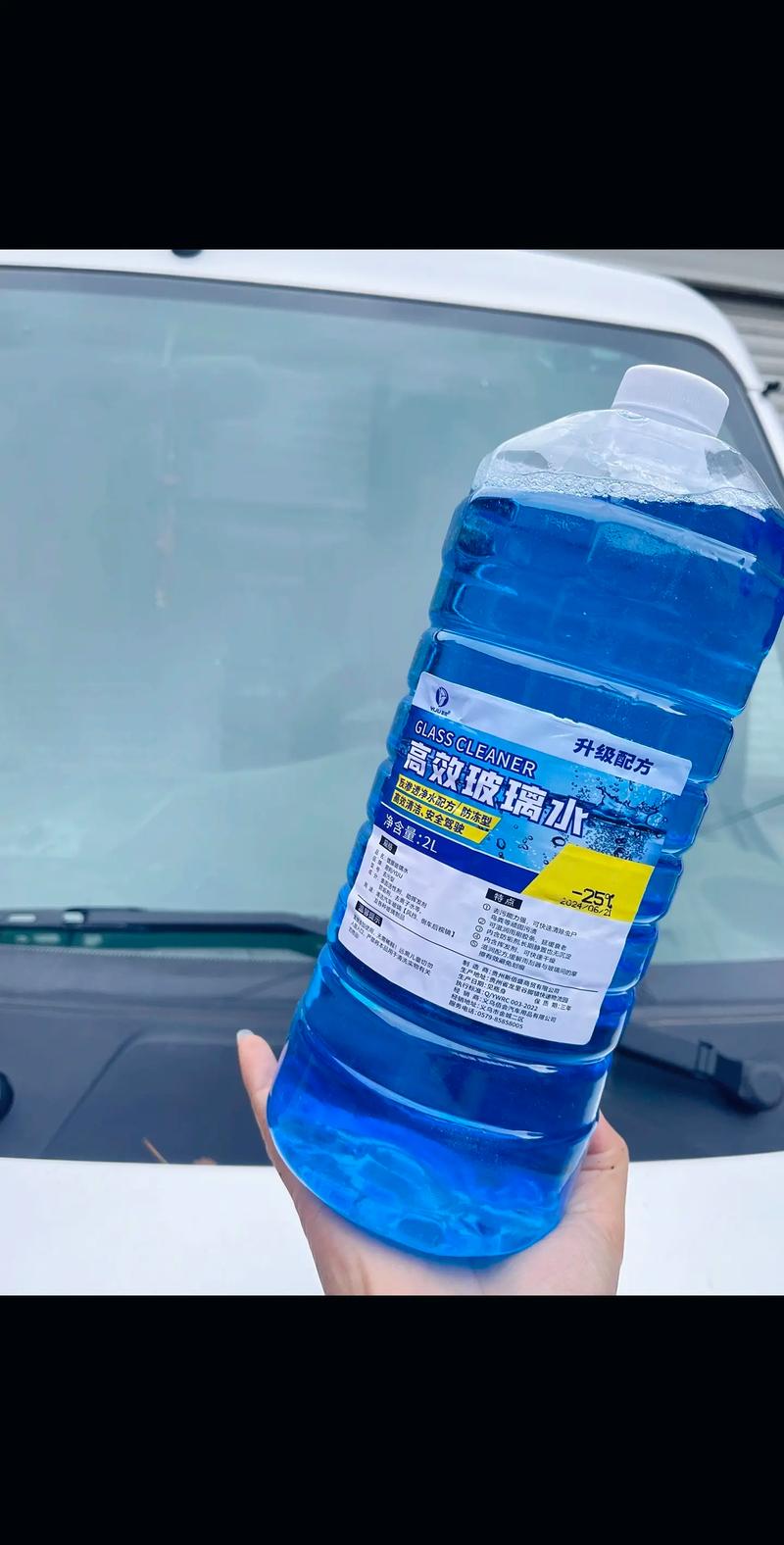 绝对不建议长期用自来水替代玻璃水，即使在紧急情况下也应谨慎使用